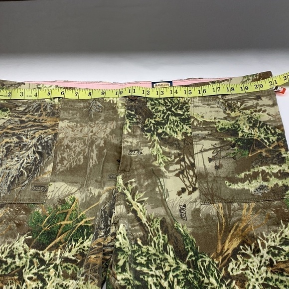 Magellan Sportswear Woods Camouflage Bermuda Cargo Shorts Size 16 NWT - Picture 8 of 12